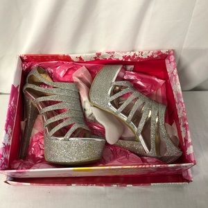 BRANDNEW CHINESE LAUNDRY HIGH HEEELS!